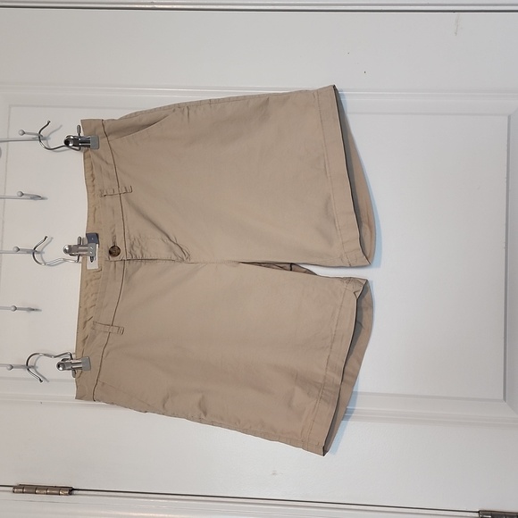 Old Navy khaki shorts size 14 - Picture 1 of 4